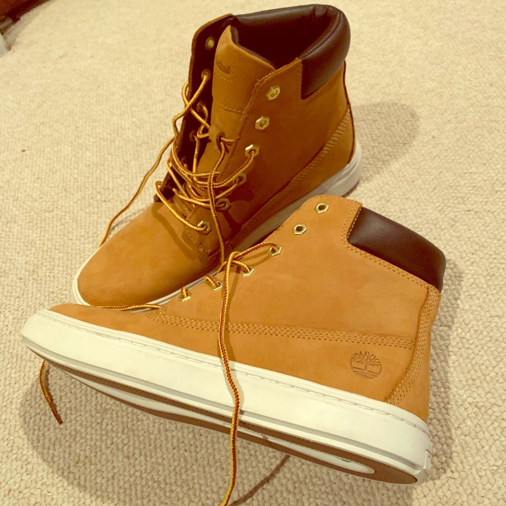 Women’s Size 9 Timberland Boots. WORN ONCE!